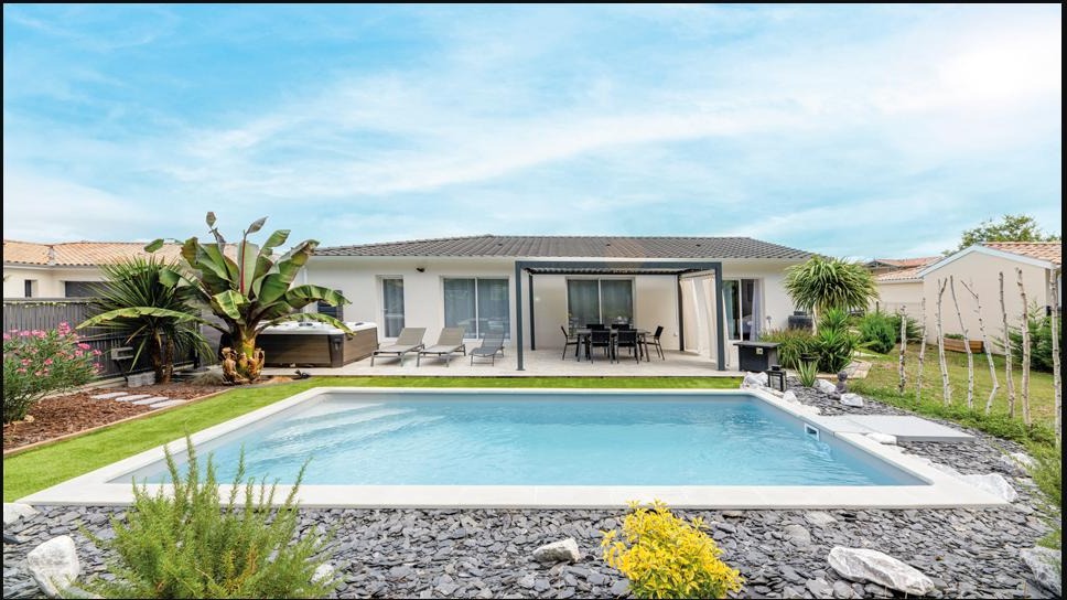 Piscina con jacuzzi integrado