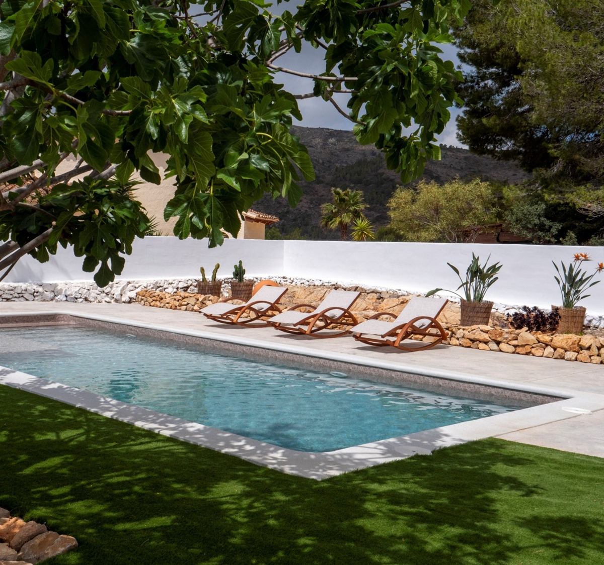 Piscina con vista a la montaña