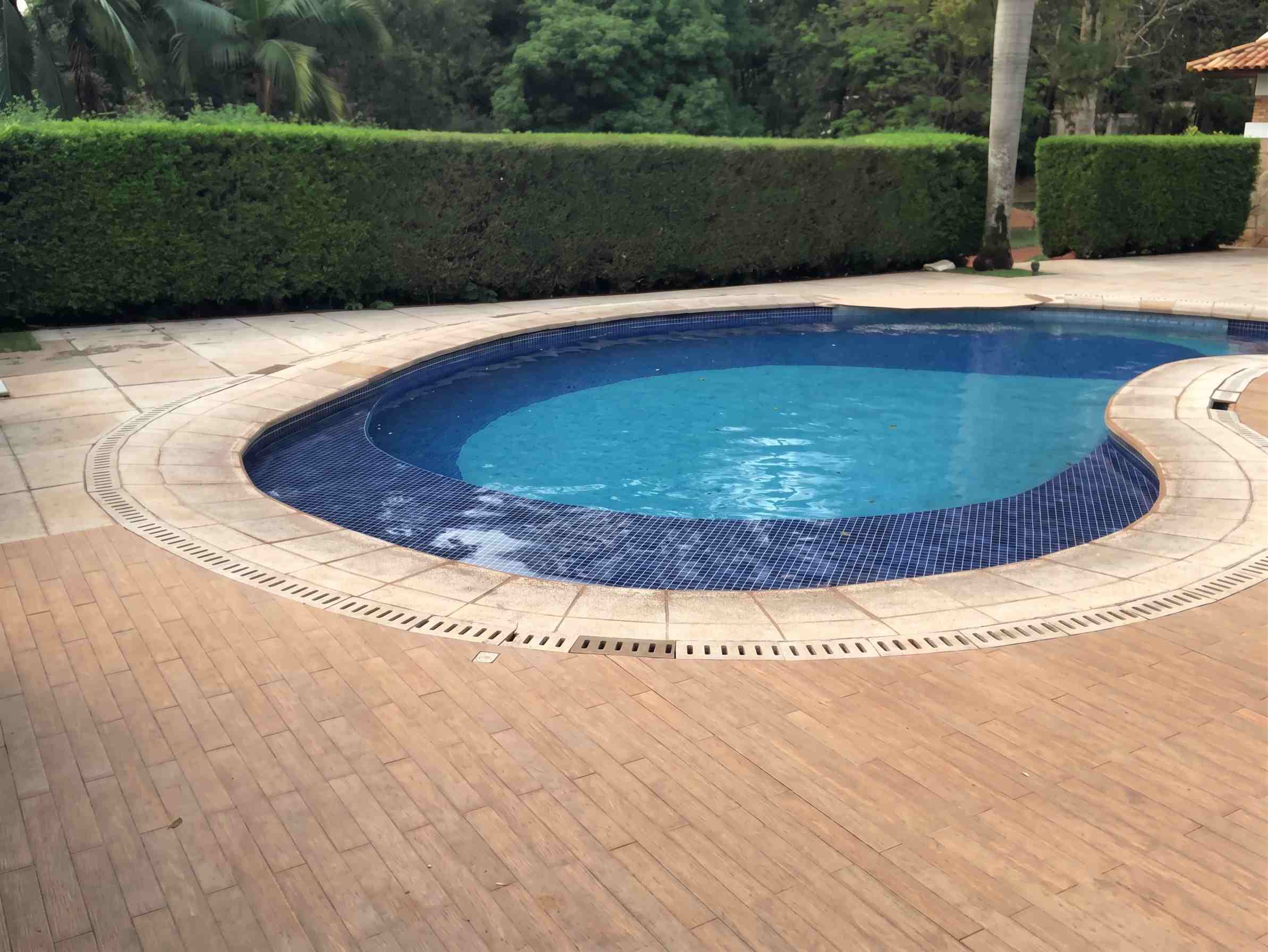 Piscina antes de la renovación Desjoyaux